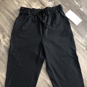 Brand new lululemon’s crop joggers!